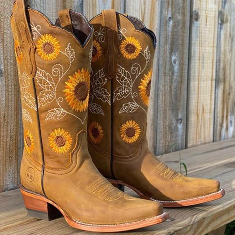 Women's Embroidered Wide-Fit Western Pull-On Boots