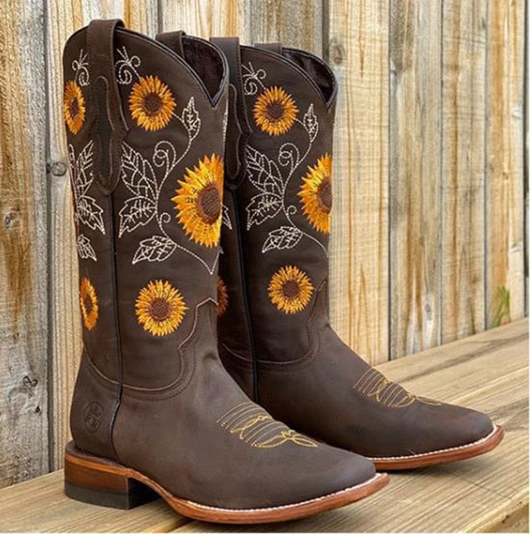 Women's Embroidered Wide-Fit Western Pull-On Boots