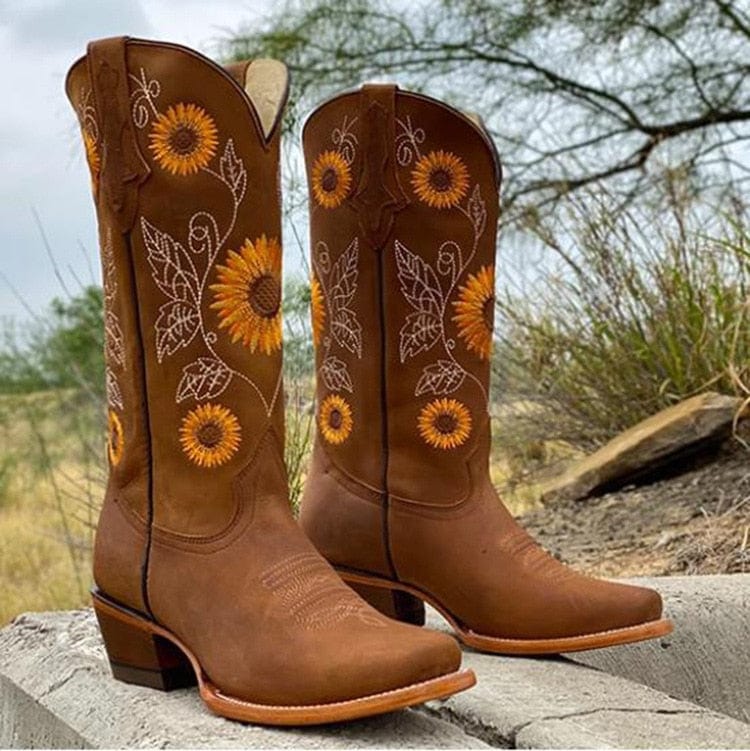 Women's Embroidered Wide-Fit Western Pull-On Boots